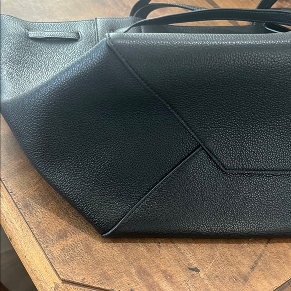 Celine Elegant Black Tote Bag - Picture 7 of 14